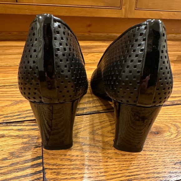 NIB👠STUART WEITZMAN BLACK FLORAJAH WOMENS PUMPS SIZE 9AA - Picture 3 of 11